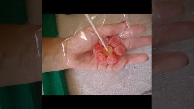 Как сделать цветы из мармелада.How to make flowers out of marmalade смотреть онлайн