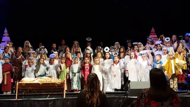 AJ's Kindergarten Christmas Program смотреть онлайн