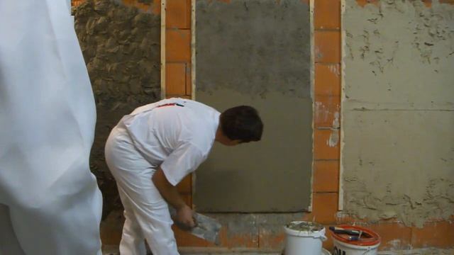 нанесение фасадной шпаклевки BAUMIT