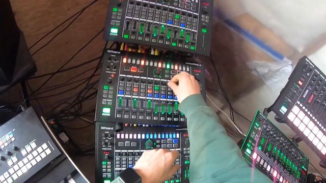 DETUNERS // Juno-106, Korg Prologue, System-8, TR-808 смотреть онлайн