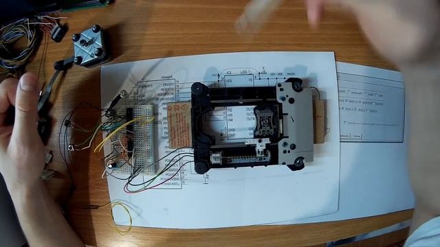 Запускаем биполярный шаговый двигатель от DVD привода смотреть онлайн