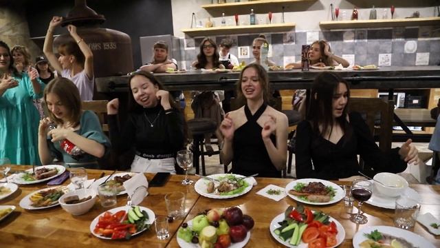 Веселые конкурсы на выпускном 9 б класса! Йошкар-Ола 2023 смотреть онлайн