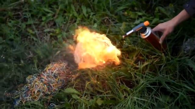 ПОПРЫГУНЧИК ИЗ 100 000 РЕЗИНОК VS ГАЗОВАЯ ГОРЕЛКА | ЖГЁМ ПОПРЫГУНЧИК смотреть онлайн