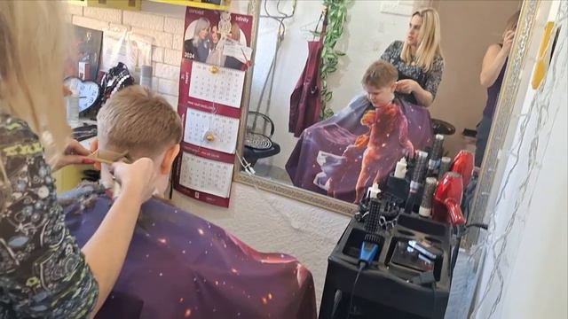 Платоха впервые стрижется в салоне смотреть онлайн