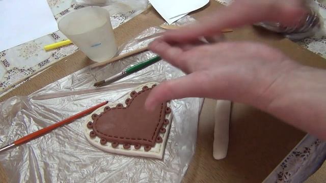 Лепка панно в виде сердца из соленого теста двух контрастных цветов смотреть онлайн