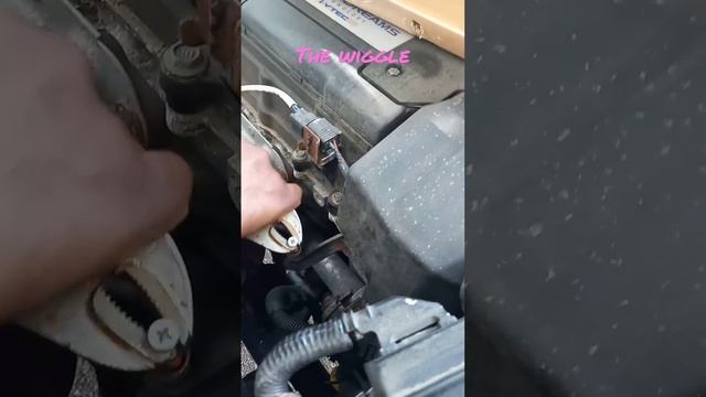 Seized Dipstick Removal 2015 Honda CR-V EX video 11- 2015 Honda CR-V- seized dipstick/The Wiggle смотреть онлайн