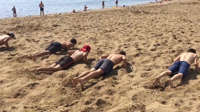 Часть утренней тренировки на пляже / дзюдоисты СК Барс Саратов смотреть онлайн