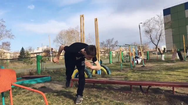 ПОДКАТИЛ К ДВУМ ДЕВУШКАМ смотреть онлайн