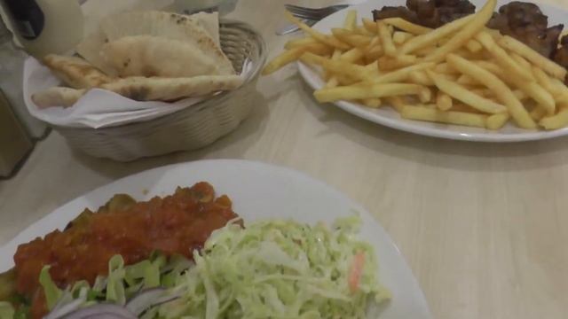 МАЛЬТА: Еда за 10 евро в городе Слима... food for 10 euro in Sliema Malta смотреть онлайн