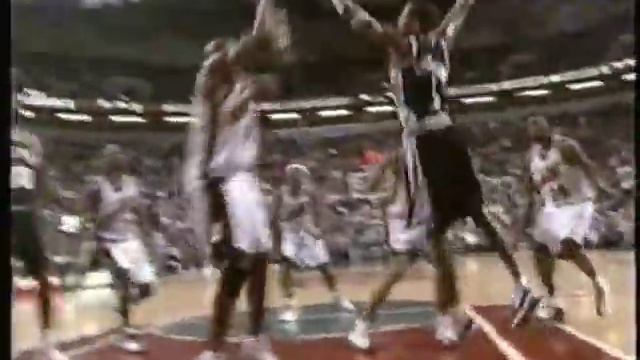 Derek Anderson Dunks on Vin Baker смотреть онлайн