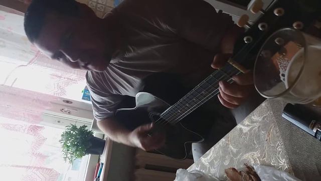 Папа играет на гитаре. смотреть онлайн