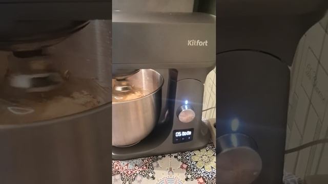 Приготавливаем вкусный тортик с устройством Kitfort KT-1328 смотреть онлайн