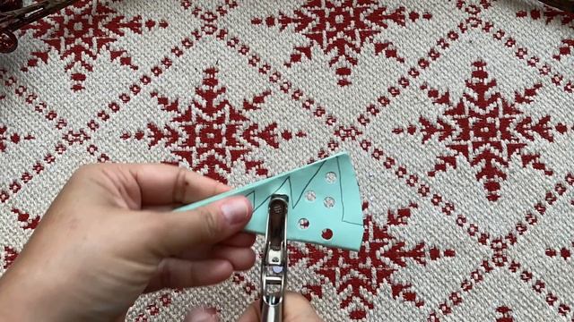 HOW TO MAKE PAPER SNOWFLAKES ❄️ | Paper Folding Style for 3 Designs | Christmas Tree, Santa, Snowma смотреть онлайн