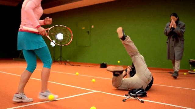Sony Alpha 9 SEL400F28GM Praxis Video mit Augen AF beim Tennis Indoor смотреть онлайн