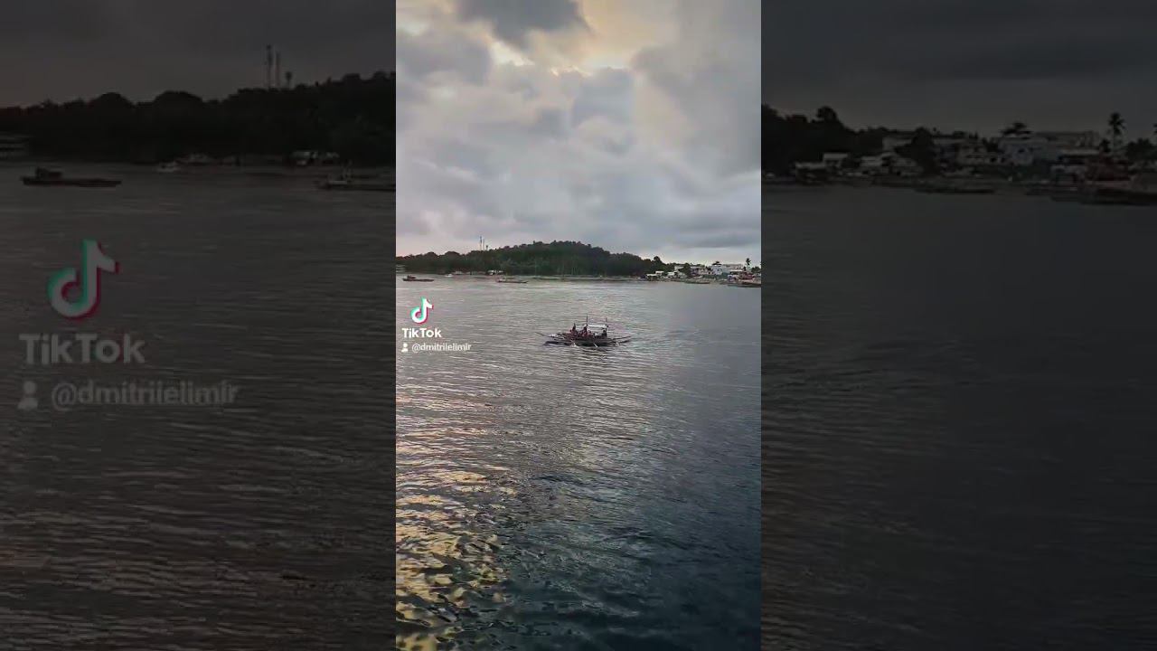 Morning and boat close to port Caticlan #pilipinas #vacation #sunrise #trip #ferry #caticlan смотреть онлайн