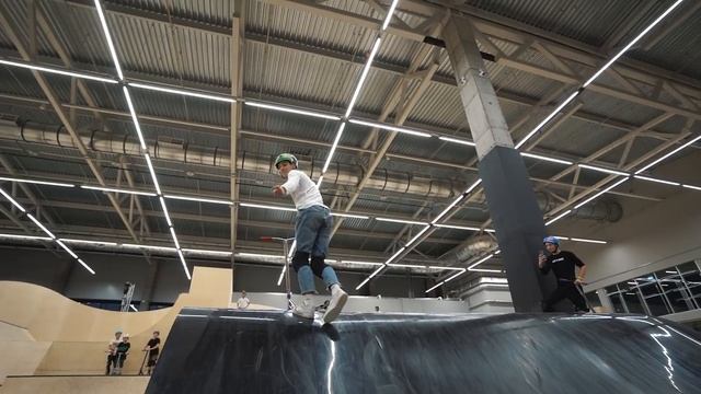 Команда KSS переезжает в Урам! Трюки на самокате по фанерному морю. смотреть онлайн