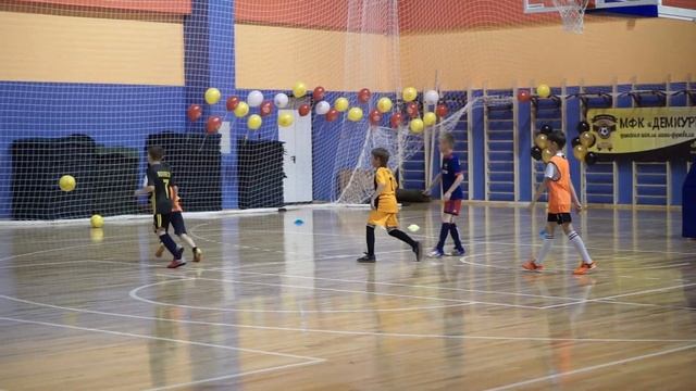 Школа футбола - Демиург смотреть онлайн