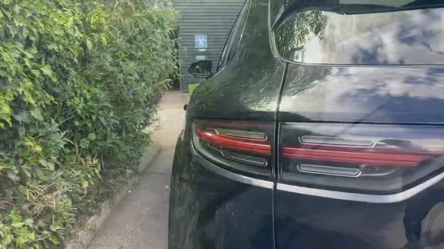 Porsche | Cayenne Turbo S E Hybrid | Jet Black Metallic смотреть онлайн
