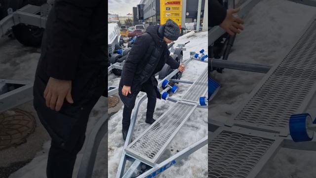 Зачем нужен трап для легкового лодочного прицепа МЗСА. Видео обзор. смотреть онлайн