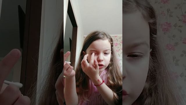 Макияж глазами ребенка. Легкий макияж. смотреть онлайн