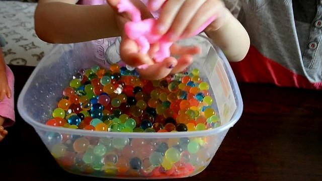 Растущие шарики и насекомые.Выращиваем Орбиз.Balls orbiz.Видео для детей. смотреть онлайн