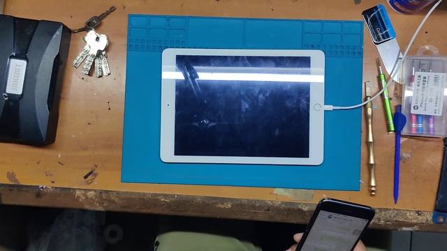 iPad Air gen 2 Battery Replacement смотреть онлайн