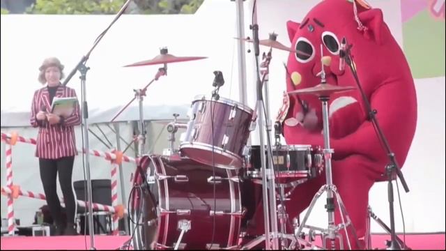 BATERISTA TOCANDO CANCION INFANTIL смотреть онлайн