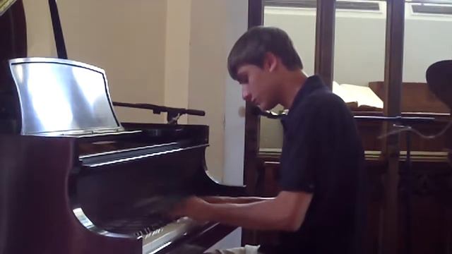 JAKE PLAYS GRAND PIANO смотреть онлайн
