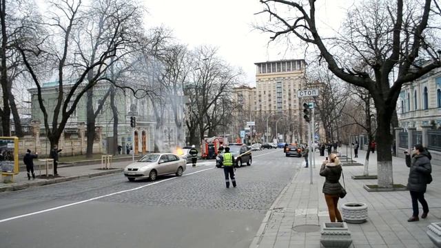 Пожар Mersedes Киев Институтская 2 декабря 2012 смотреть онлайн