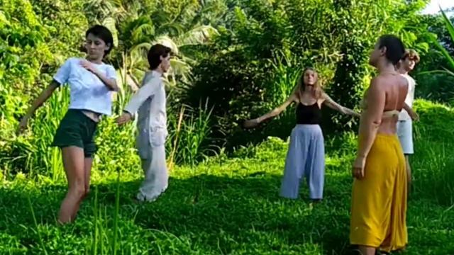 Занимайся Цигун на природе, будешь здоров и полон энергии смотреть онлайн