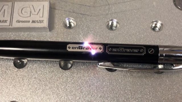 Гравировка сувенирной продукции на лазерном гравере для металла / Fiber laser marking machine смотреть онлайн