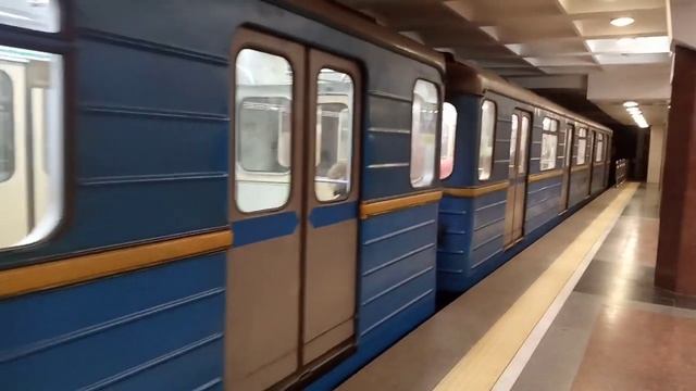 сцеп 014,121,120,119,015 модели 81-718 Тису ст.Победы метро Харькова смотреть онлайн