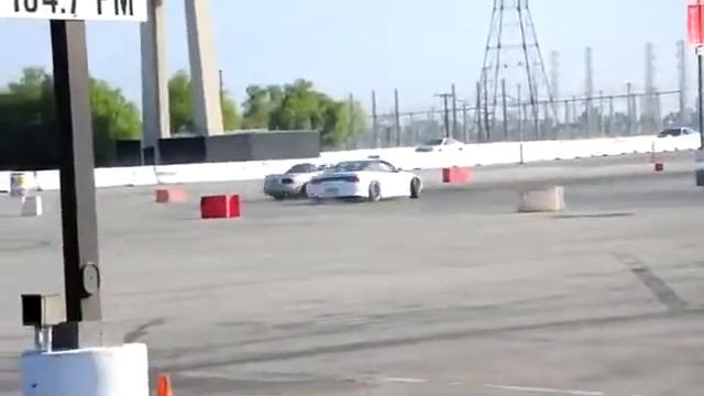 Кто круче Mazda МХ-5 или Nissan 240 дрифт смотреть онлайн