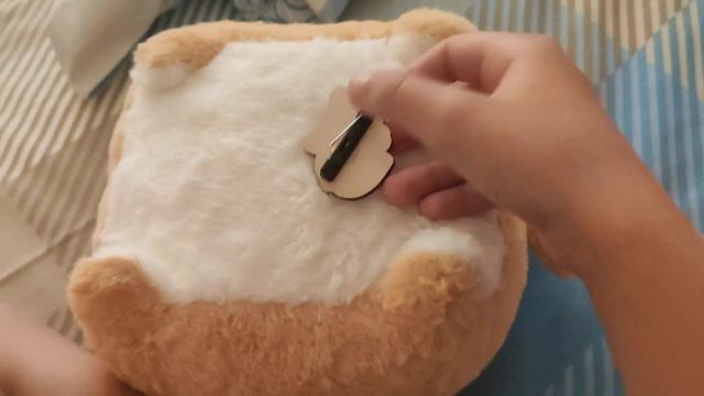 это мой кот *его зовут* 1 имя Листик 2 имя Персик 3 имя Симба