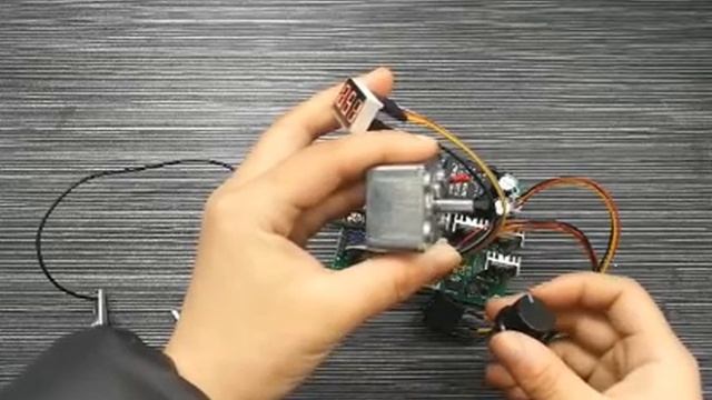 Регулятор напряжения DC 10-55V Max 40/60A смотреть онлайн