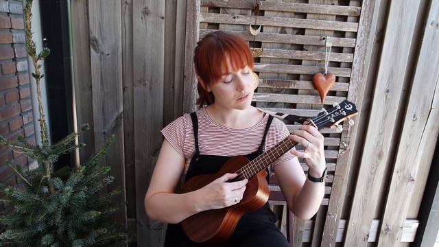 When a violinist plays BACH on a ukulele смотреть онлайн