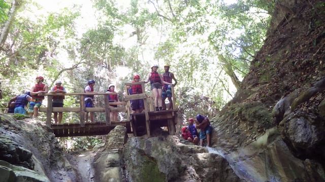 DR Gorge Tour 3rd Jump Vid 2 смотреть онлайн