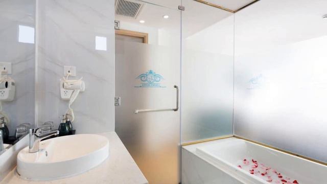 Crown Hotel Nha Trang, Nha Trang, Vietnam смотреть онлайн
