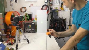 ? ЭКСПЕРИМЕНТ ЛАЗЕРНАЯ УКАЗКА И ОЧЕНЬ СИЛЬНЫЙ МАГНИТ  Experiment with Laser Pointer Игорь Белецкий