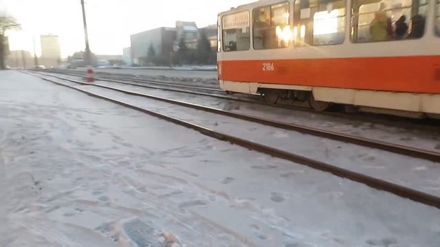 Старый трамвай в Ульяновске : Tatra T6B5SU № 2186 маршрут №6 (15.12.2020) смотреть онлайн
