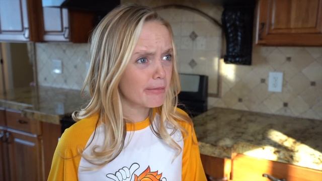 Playing Sneaky Jokes on the Fun Squad with a Funny Toy on Kids Fun TV смотреть онлайн