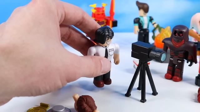 ROBLOX Welcome To Bloxburg Camping Crew And Spider Build A Figure Review