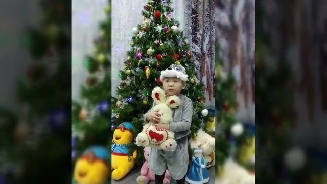 новогодние стихотворения детей группы "Кустук" смотреть онлайн