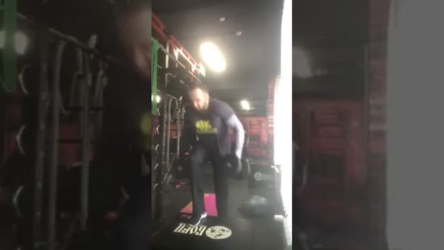 Д4 зашагивания одной ногой на лавку с гантелями смотреть онлайн