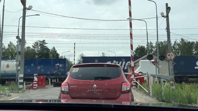 Смотрим на железнодорожный переезд из машины / Московская область, Россия смотреть онлайн
