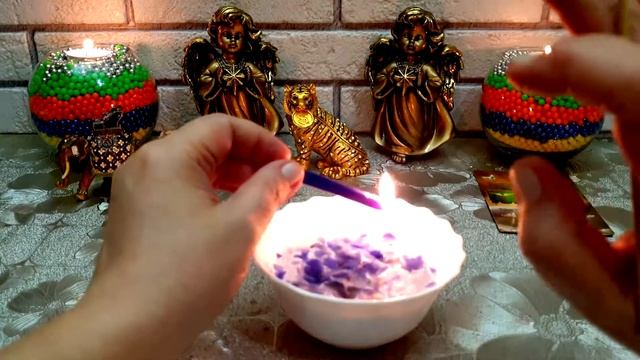 О чём расскажет свеча. Прислушайтесь. Гадание на воске. смотреть онлайн