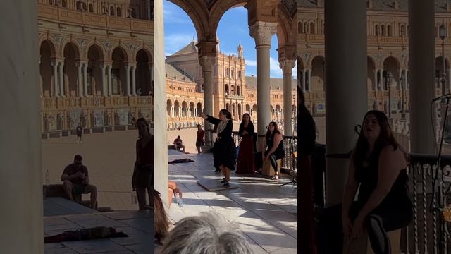 Flamenco dancer at Plaza de España in Sevilla Spain смотреть онлайн