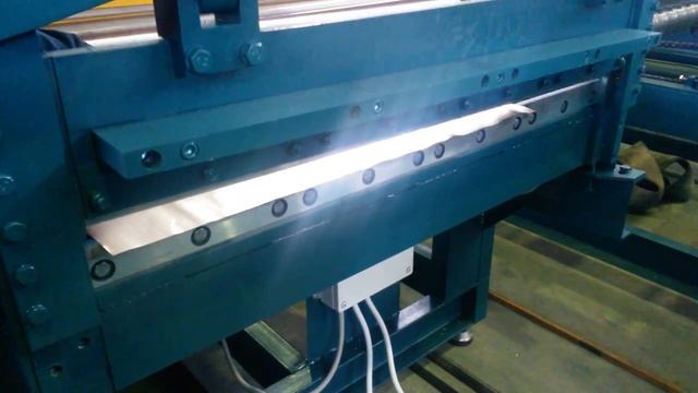 Гильотинные ножницы для поперечной резки слюдяной бумаги смотреть онлайн