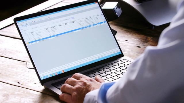 Oracle MICROS Simphony: configure the order and pay device in EMC смотреть онлайн
