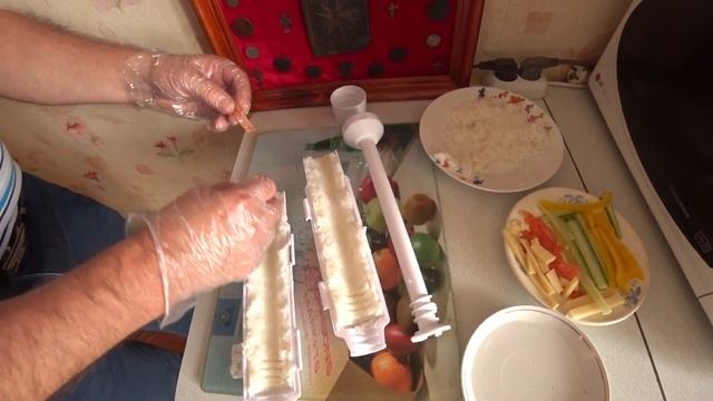 Делаем роллы с помощью специальной формы.